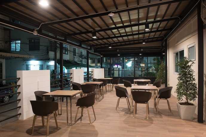 Imagen del bar/restaurante del Hotel U Sabai. Foto 2