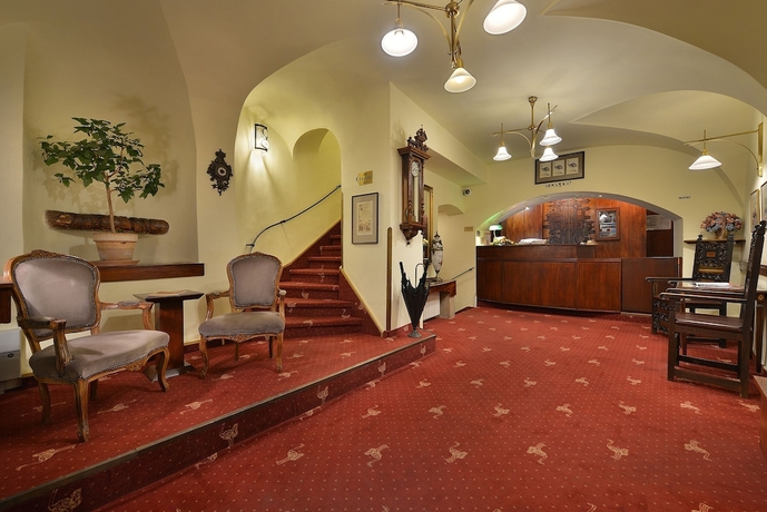 Imagen de los interiores del Hotel U Tri Pstrosu. Foto 18