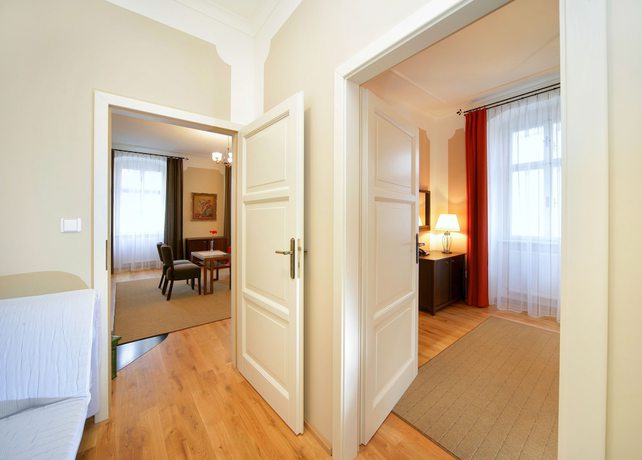 Imagen de la habitación del Hotel U Zvonu. Foto 17