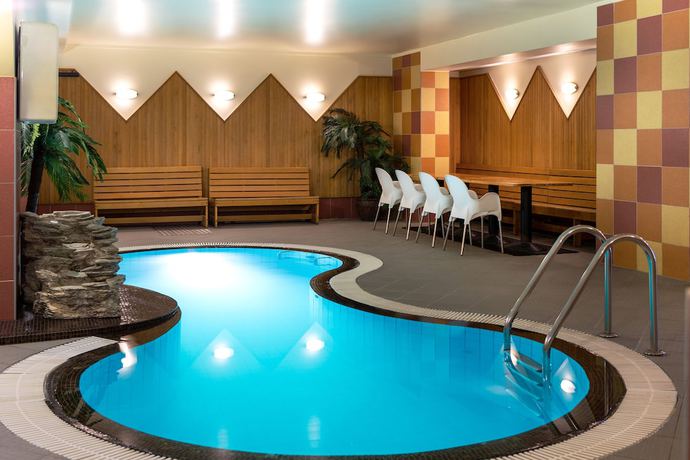 Imagen de la piscina del Hotel U11. Foto 19