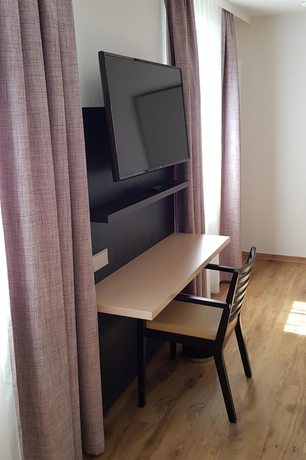 Imagen de la habitación del Hotel U7. Foto 18