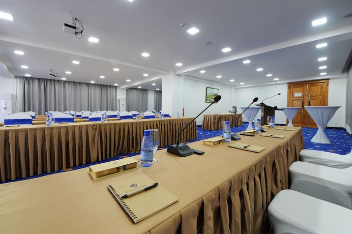 Imagen de los interiores del Hotel UB Grand Hotel. Foto 18