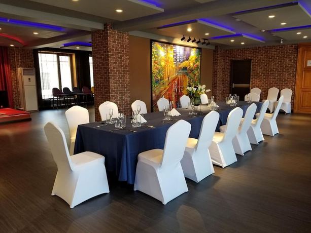 Imagen de los interiores del Hotel UB Grand Hotel. Foto 20