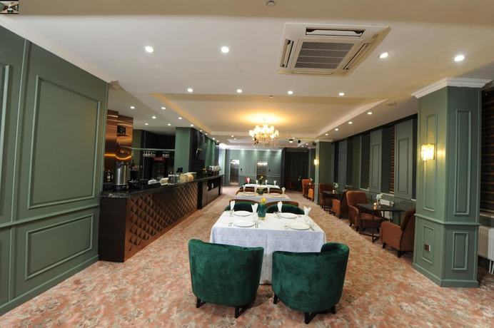 Imagen del bar/restaurante del Hotel UB Grand Hotel. Foto 3