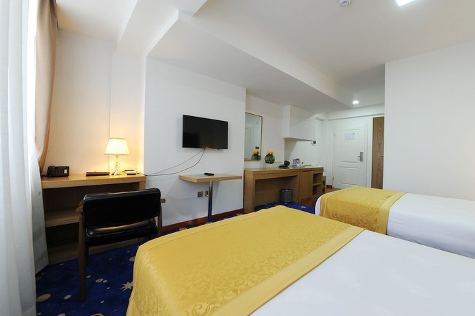 Imagen de la habitación del Hotel UB Grand Hotel. Foto 13