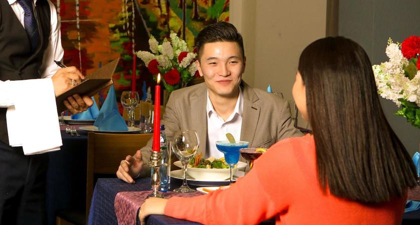 Imagen del bar/restaurante del Hotel UB Grand Hotel. Foto 6