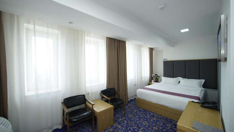 Imagen de la habitación del Hotel UB Grand Hotel. Foto 15