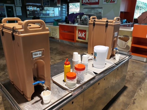 Imagen del bar/restaurante del Hotel UK Farm Agro Resort. Foto 4