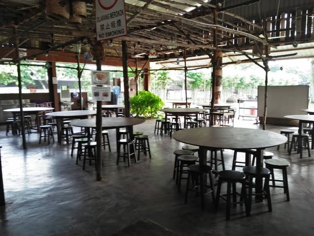 Imagen del bar/restaurante del Hotel UK Farm Agro Resort. Foto 5