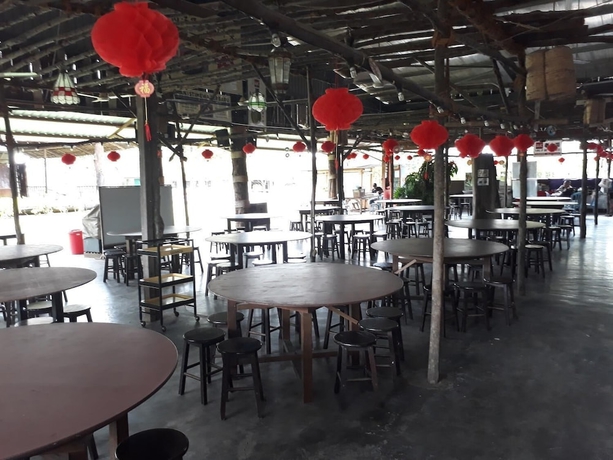 Imagen del bar/restaurante del Hotel UK Farm Agro Resort. Foto 8