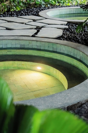 Imagen de la piscina del Hotel UMI Resort Uluwatu Bali. Foto 16