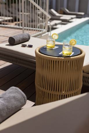 Imagen de la piscina del Hotel UMusic Madrid. Foto 11