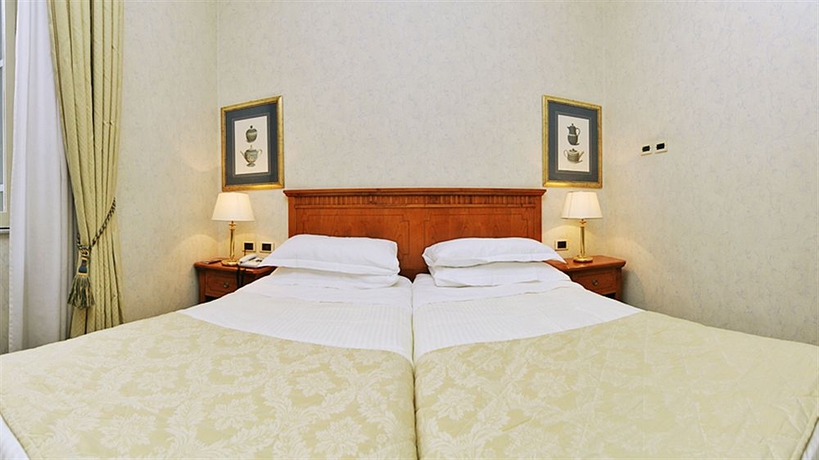 Imagen de la habitación del Hotel UNA Empire Roma. Foto 8