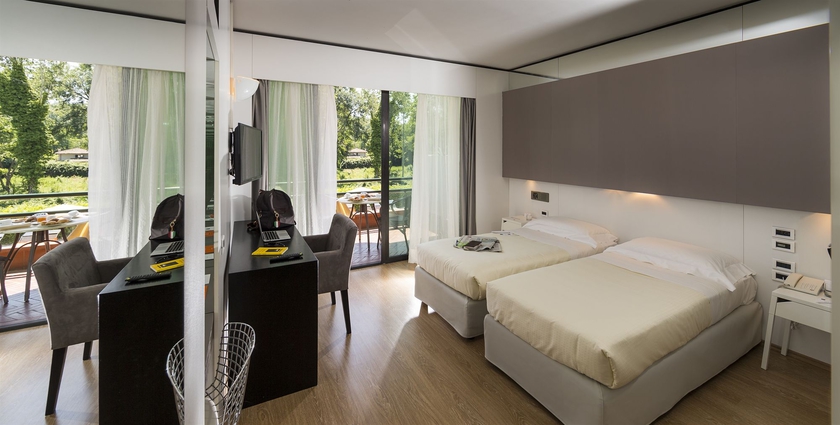 Imagen de la habitación del Hotel UNA Hotels Forte Dei Marmi. Foto 9
