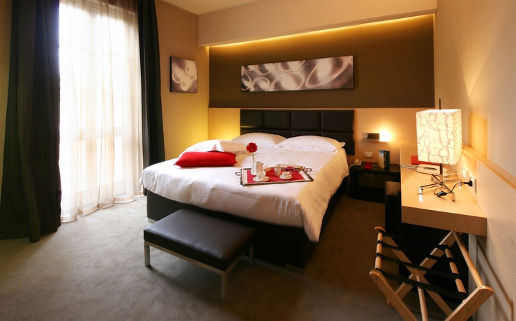 Imagen de la habitación del Hotel UNA Hotels Villa dei Platani. Foto 3
