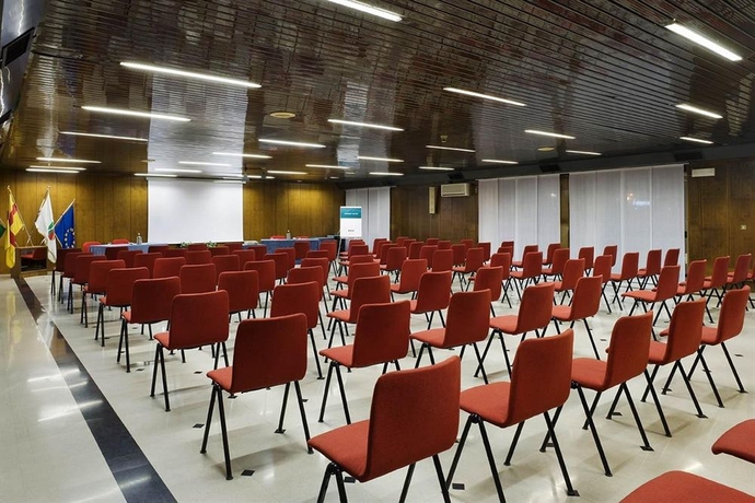 Imagen de los interiores del Hotel UNA Lodi. Foto 13