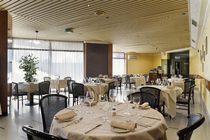 Imagen del bar/restaurante del Hotel UNA Lodi. Foto 5