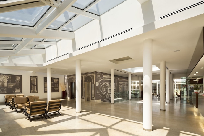 Imagen de los interiores del Hotel UNAHOTELS Bologna San Lazzaro. Foto 12