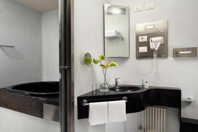 Imagen de la habitación del Hotel UNAHOTELS Vittoria Firenze. Foto 6