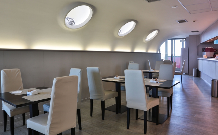 Imagen del bar/restaurante del Hotel UNAWAY & ResidenceAta Contessa Jolanda. Foto 3