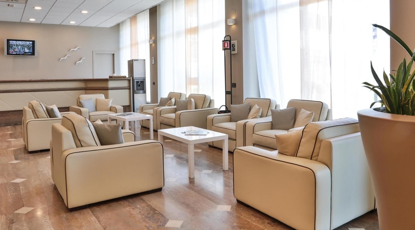 Imagen de los interiores del Hotel UNAWAY & ResidenceAta Contessa Jolanda. Foto 12