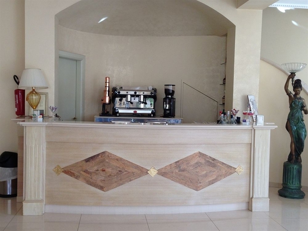 Imagen del bar/restaurante del Hotel UNICO Albatres Palace Salento by Life Resorts. Foto 1