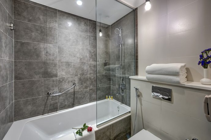 Imagen de la habitación del Hotel URBAN Al Khoory. Foto 10