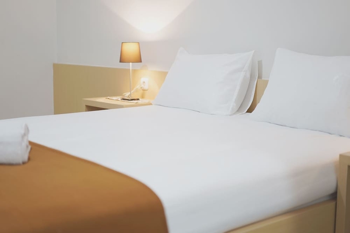 Imagen de la habitación del Hotel UROOMS Panglima Polim. Foto 7