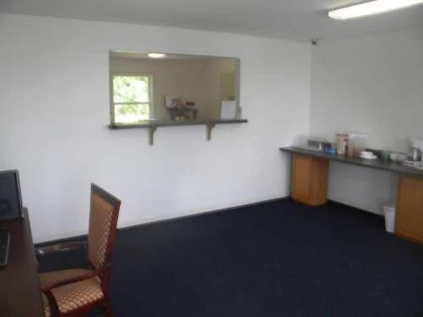 Imagen de los interiores del Hotel USA Inn and Suites Morgantown. Foto 10