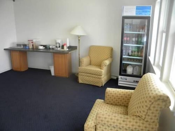 Imagen de los interiores del Hotel USA Inn and Suites Morgantown. Foto 11
