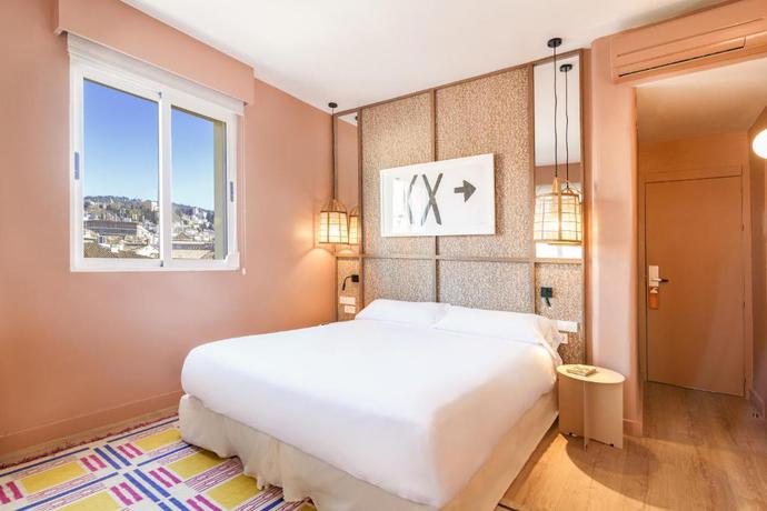 Imagen de la habitación del Hotel U-Sense Granada Centro. Foto 12