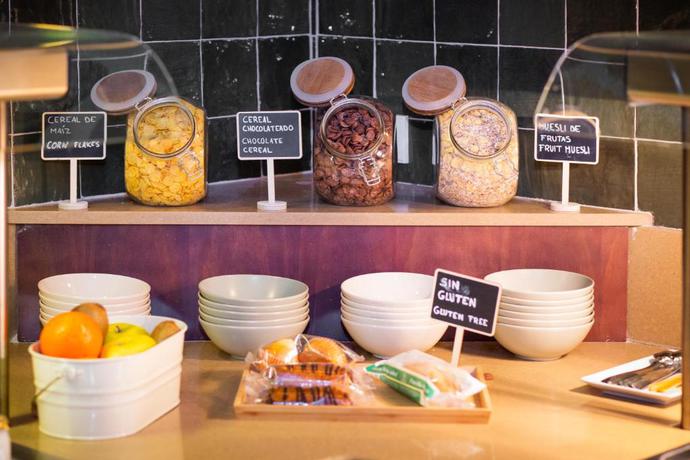 Imagen del bar/restaurante del Hotel U-Sense Granada Centro. Foto 3