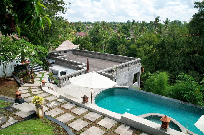 Imagen de la piscina del Hotel Ubud Dedari Villas. Foto 16