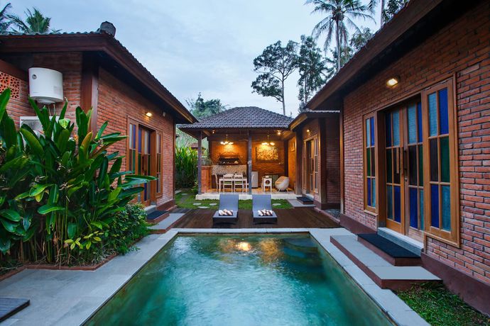 Imagen de la piscina del Hotel Ubud Raya Villas. Foto 9