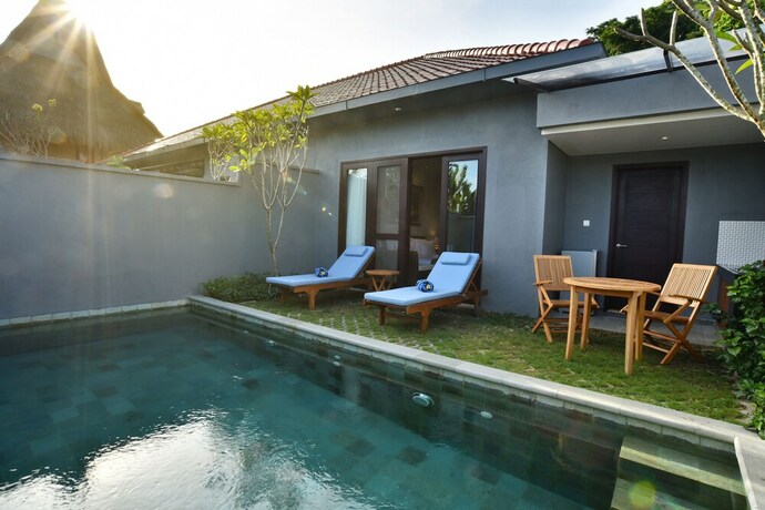 Imagen de la piscina del Hotel Ubud Wana Villa. Foto 30