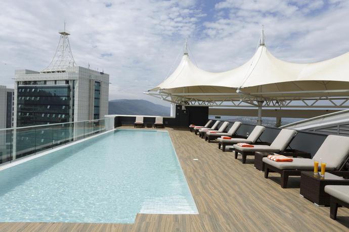 Imagen de la piscina del Hotel Ubumwe Grande. Foto 18