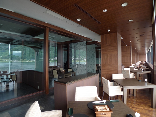 Imagen del bar/restaurante del Hotel Ubuya. Foto 5