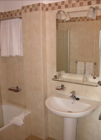 Imagen de la habitación del Hotel Ucanca. Foto 10