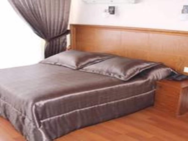 Imagen de la habitación del Hotel Ucem. Foto 6