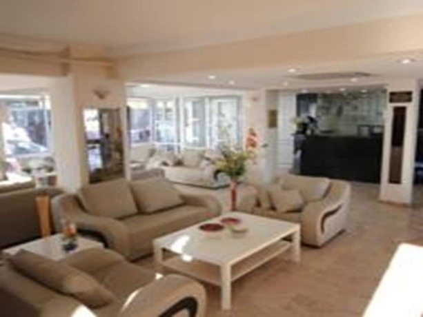 Imagen de los interiores del Hotel Ucem. Foto 15