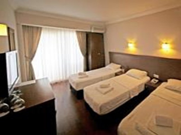 Imagen de la habitación del Hotel Ucem. Foto 10