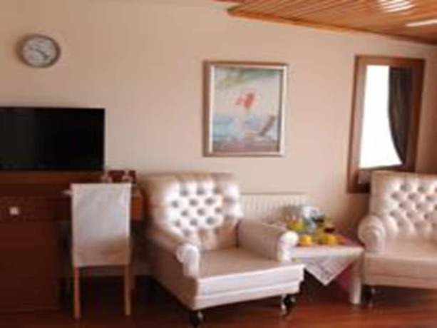 Imagen de la habitación del Hotel Ucem. Foto 11