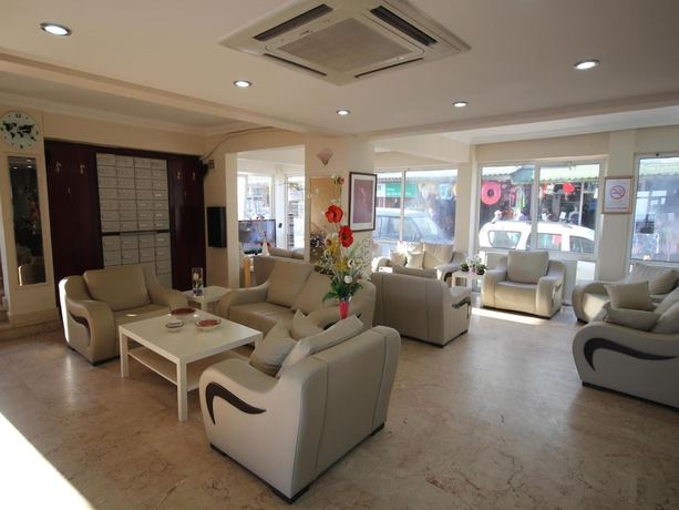 Imagen de los interiores del Hotel Ucem. Foto 16