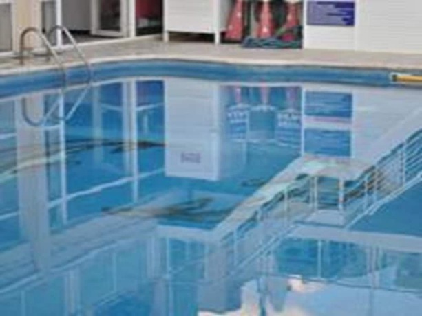 Imagen de la piscina del Hotel Ucem. Foto 19