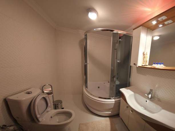 Imagen de la habitación del Hotel Ucem. Foto 13