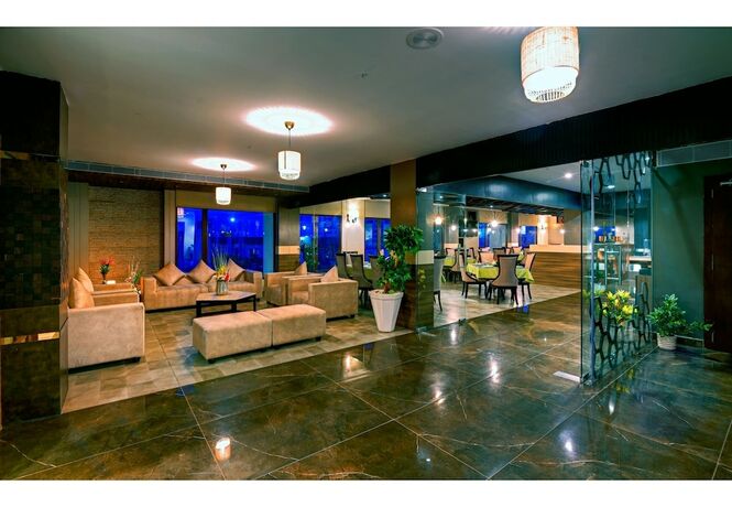 Imagen general del Hotel Udaan Clover Banquet and Spa. Foto 11