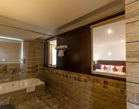 Imagen general del Hotel Udai Median. Foto 4