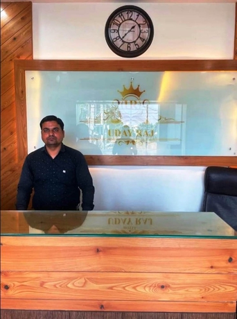 Imagen de los interiores del Hotel Uday Raj. Foto 15