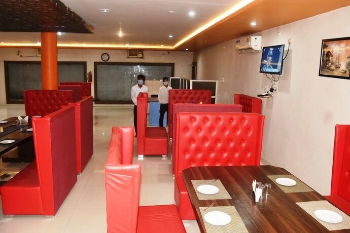 Imagen del bar/restaurante del Hotel Udika Palace. Foto 12
