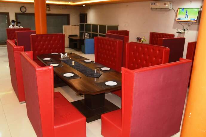 Imagen del bar/restaurante del Hotel Udika Palace. Foto 14